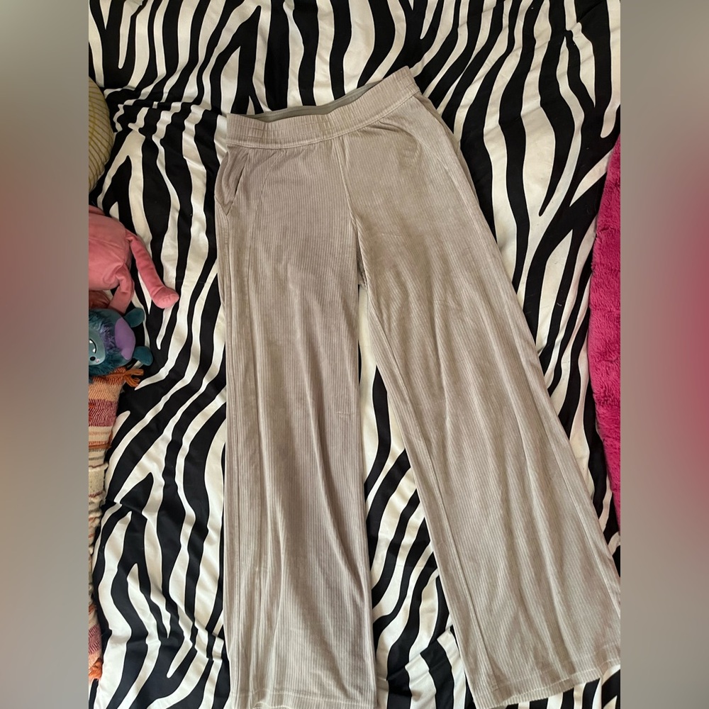 Lululemon scuba wide leg velour pants in riverstone size 6